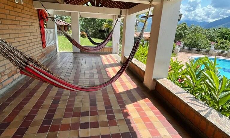 16e23376-9c09-406b-9552-cad63cc5d8ee