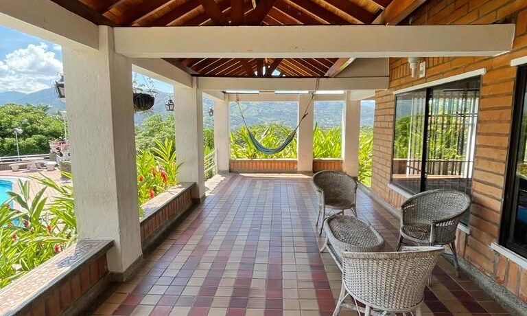 16e23376-9c09-406b-9552-cad63cc5d8ee